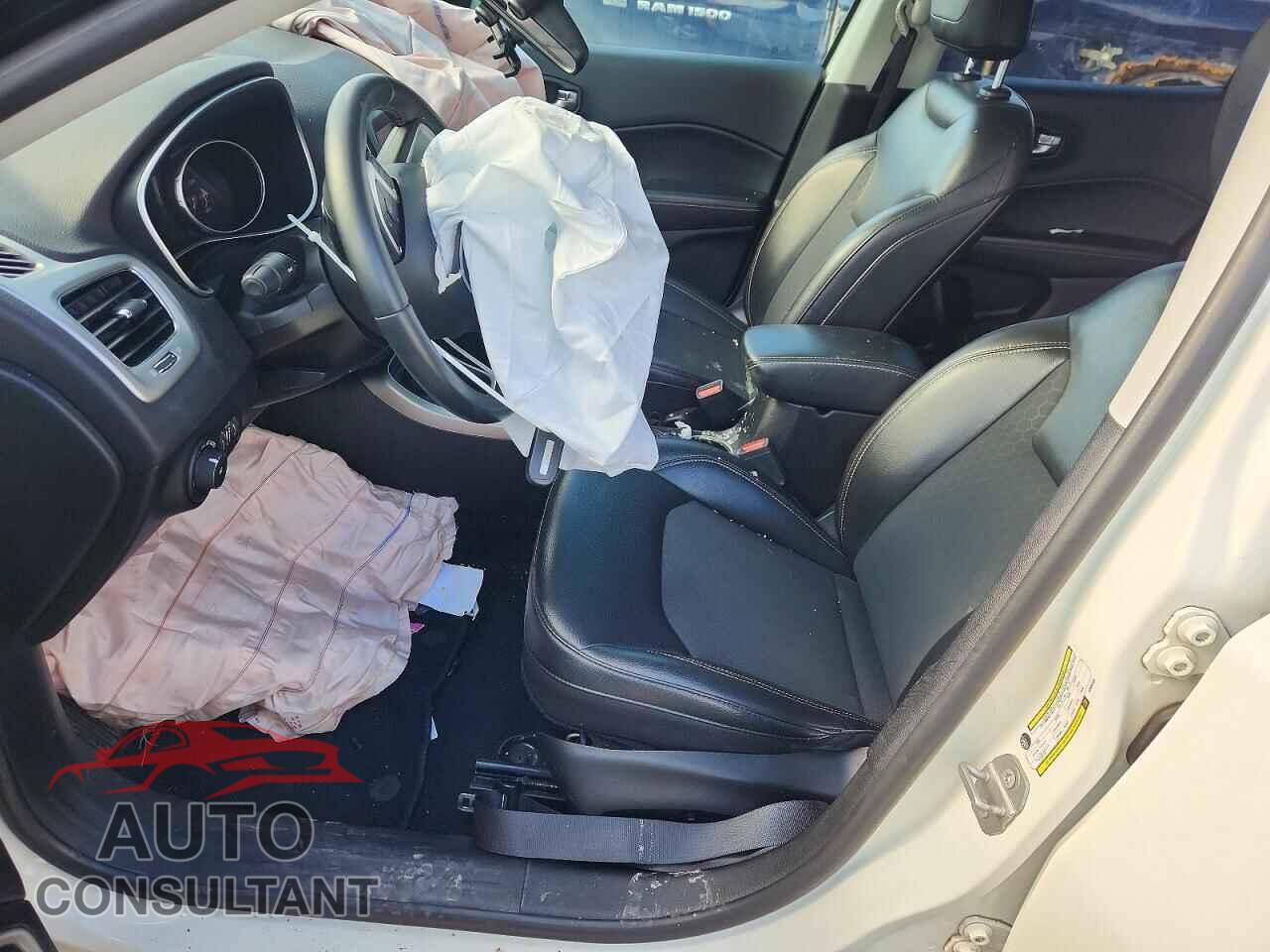 JEEP COMPASS 2019 - 3C4NJDBB4KT689409