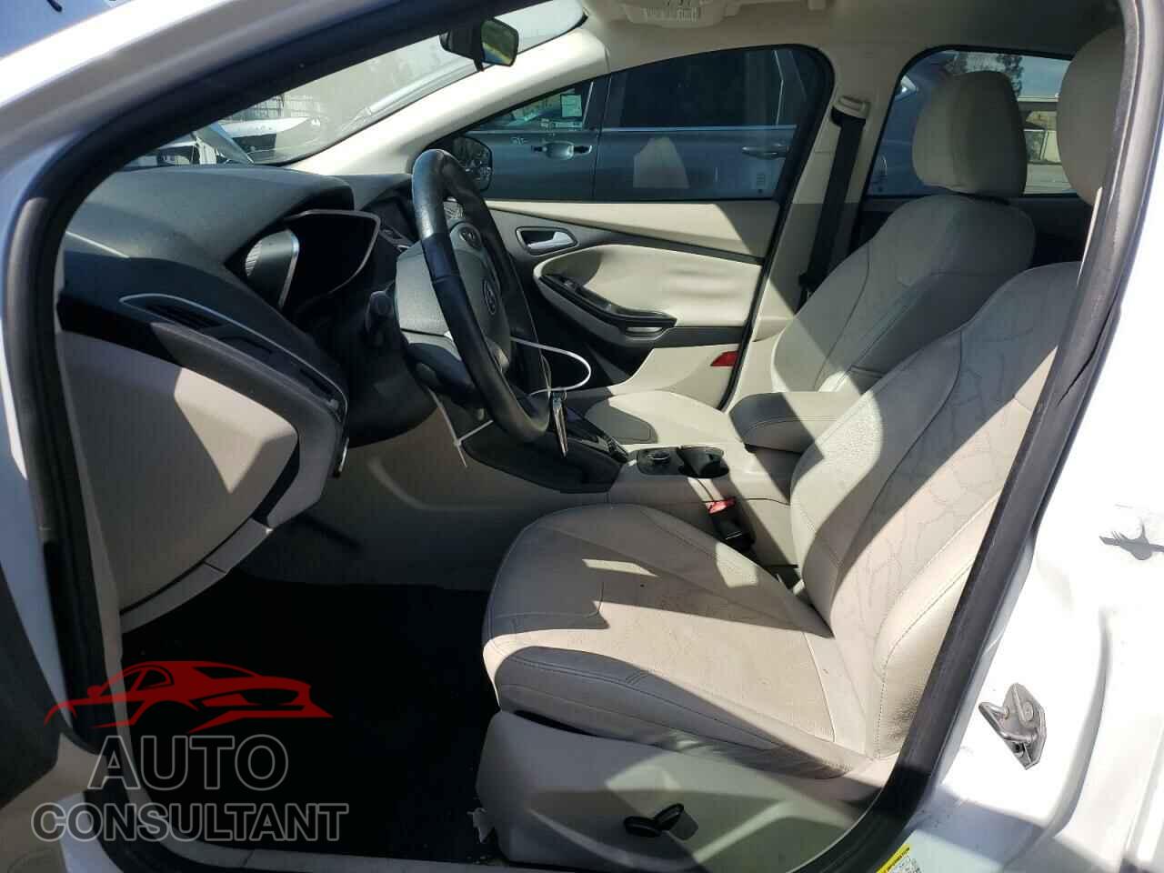 FORD FOCUS 2014 - 1FADP3R43EL330425