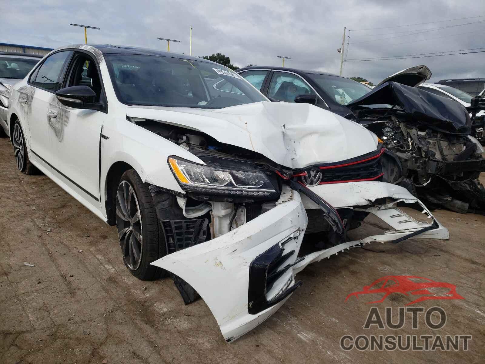 VOLKSWAGEN PASSAT 2018 - 1VWJM7A33JC048597