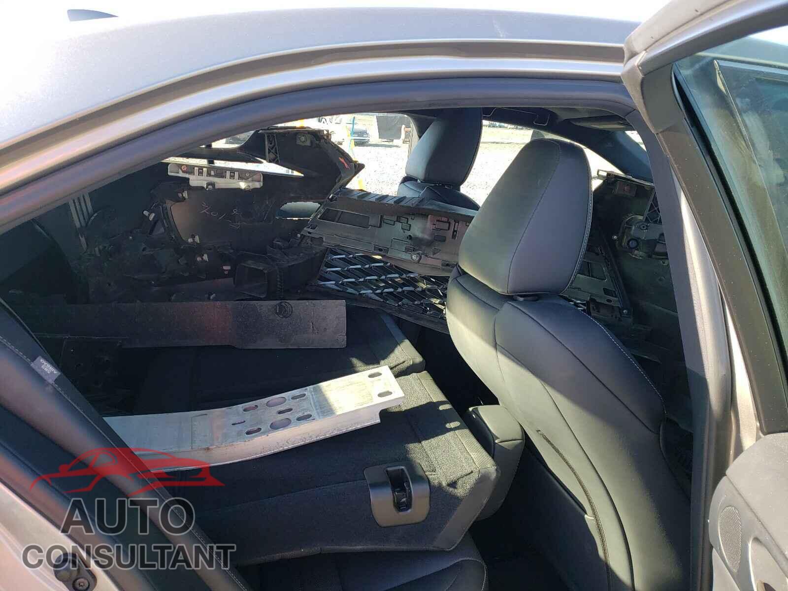 LEXUS IS 2017 - JTHCE1D23H5014195