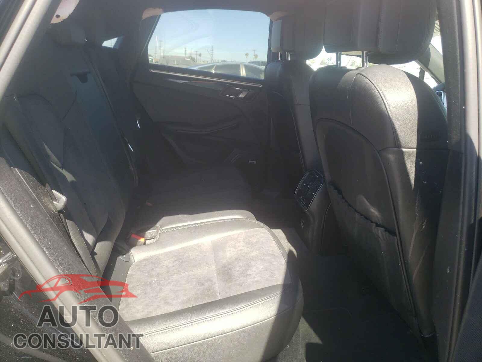 PORSCHE MACAN 2018 - WP1AA2A51JLB16507
