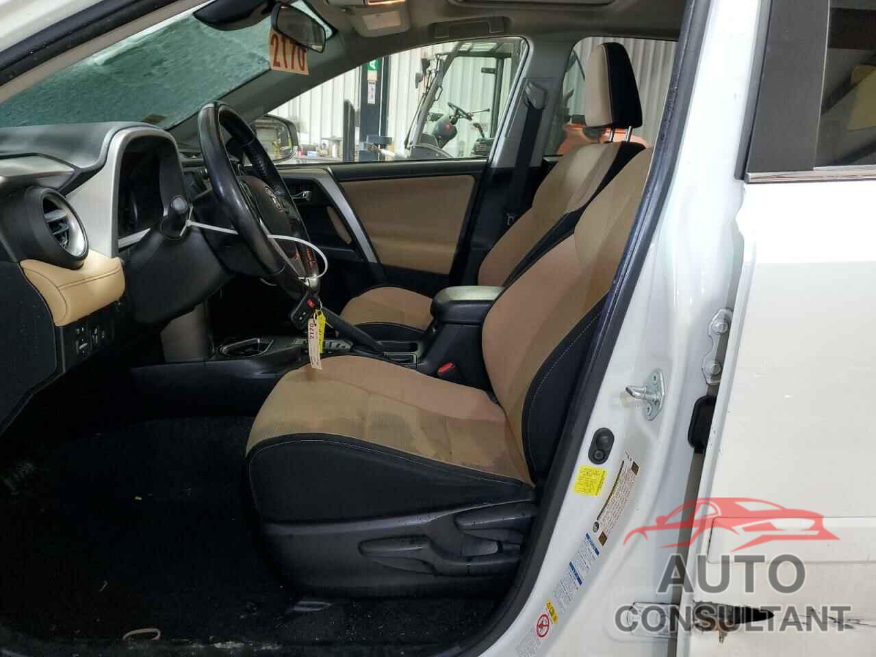 TOYOTA RAV4 2017 - JTMRFREV3HJ716539