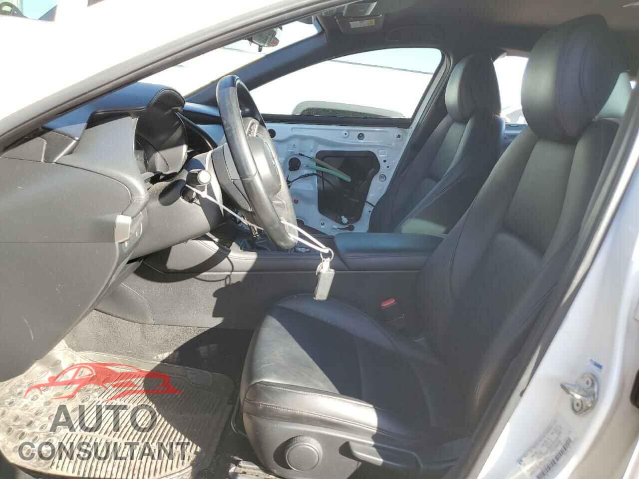 MAZDA 3 2020 - JM1BPALMXL1157896