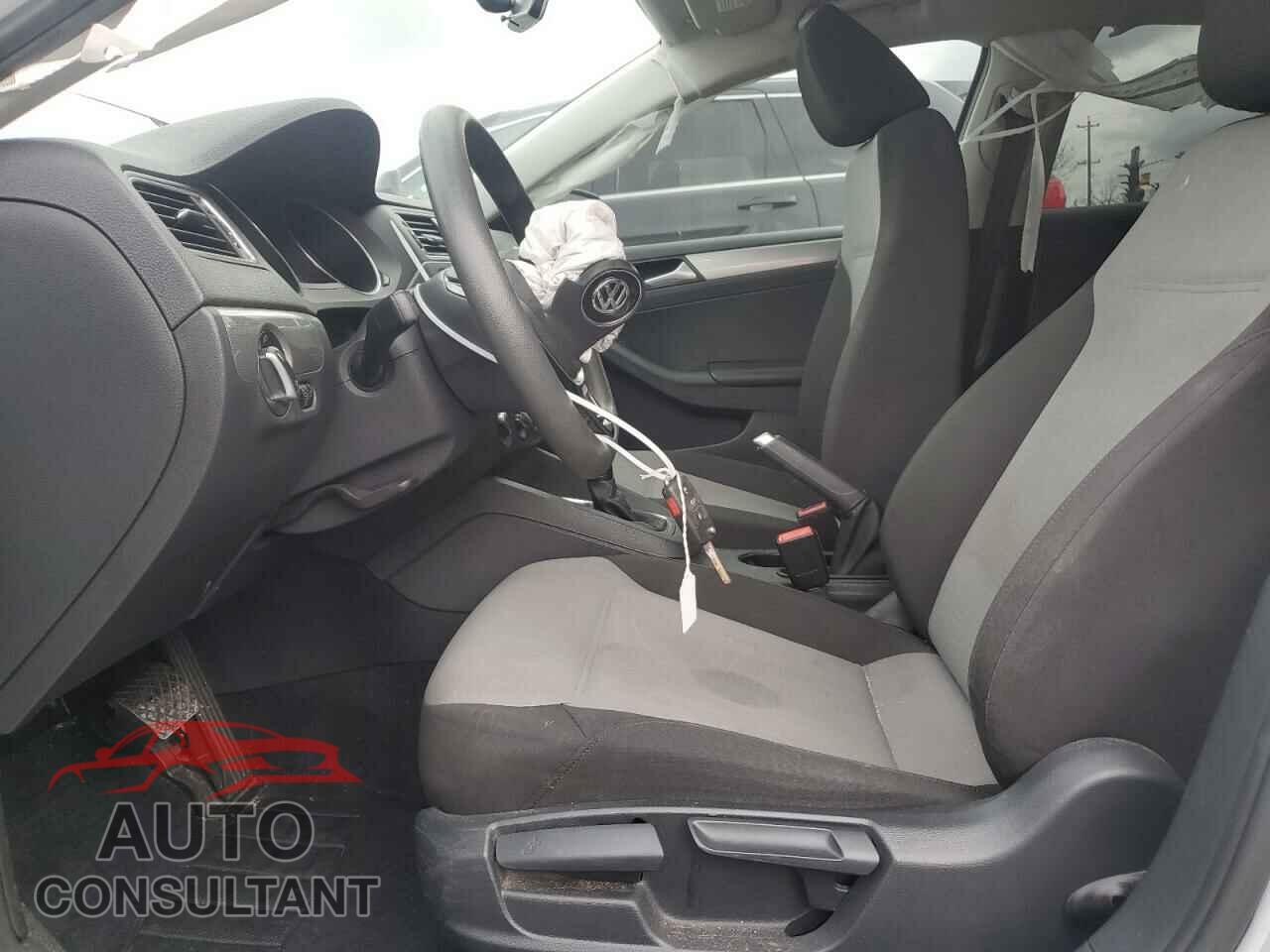 VOLKSWAGEN JETTA 2017 - 3VW2B7AJXHM350177