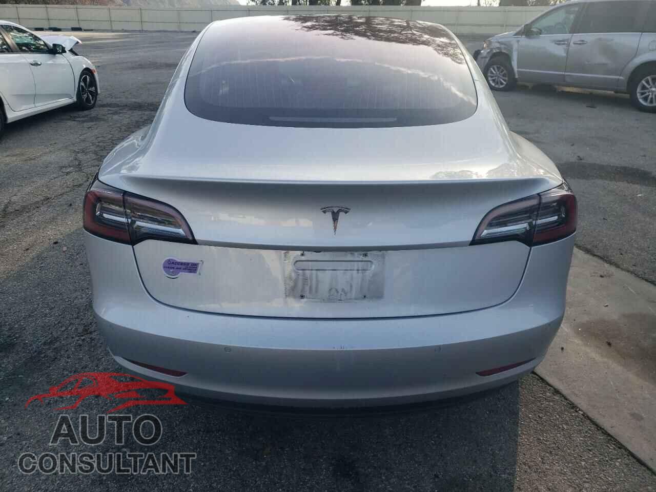 TESLA MODEL 3 2018 - 5YJ3E1EA3JF044132