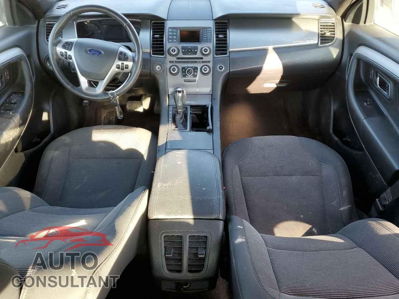 FORD TAURUS 2017 - 1FAHP2E84HG139954