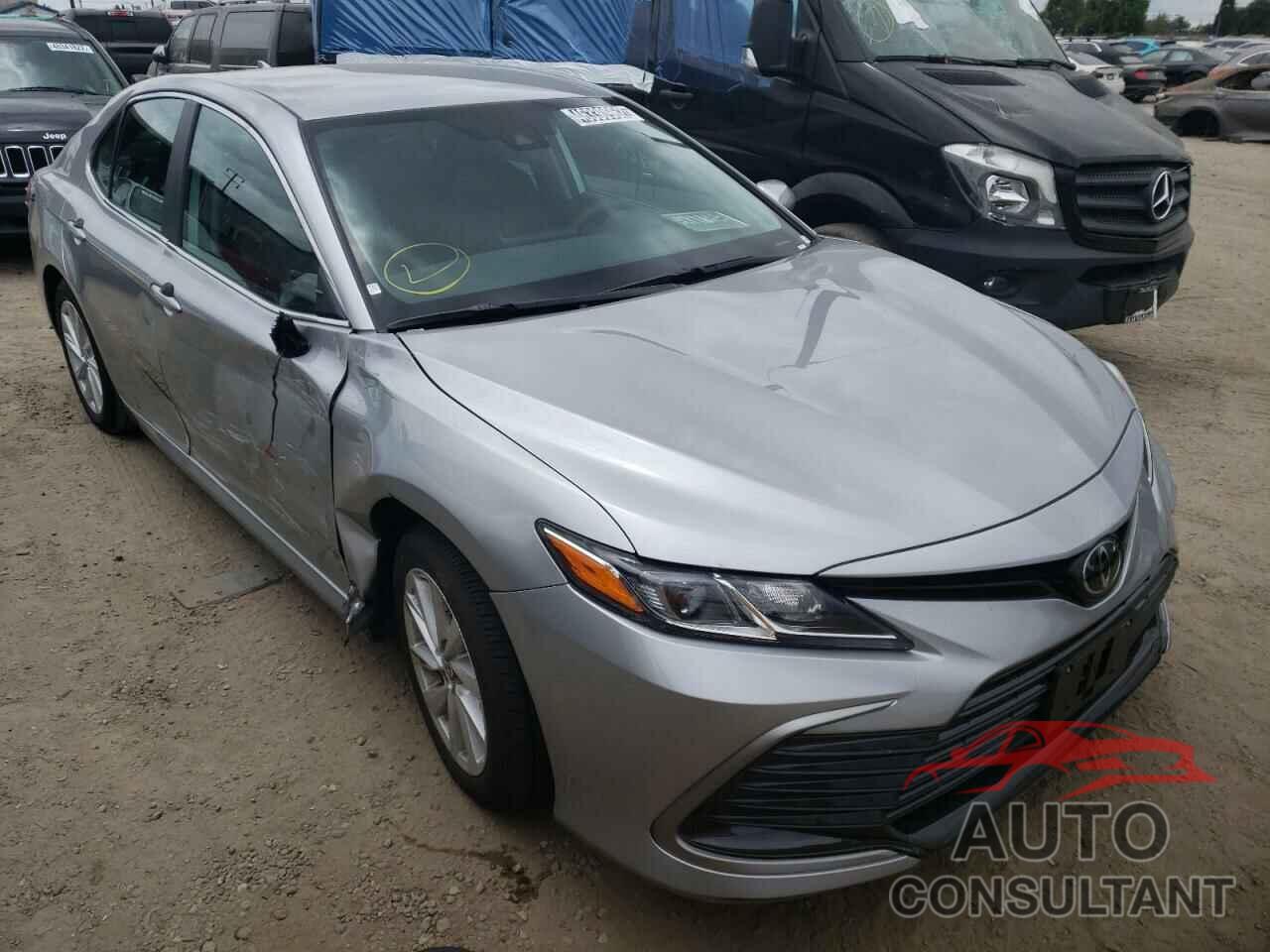 TOYOTA CAMRY 2022 - 4T1C11AK6NU672673