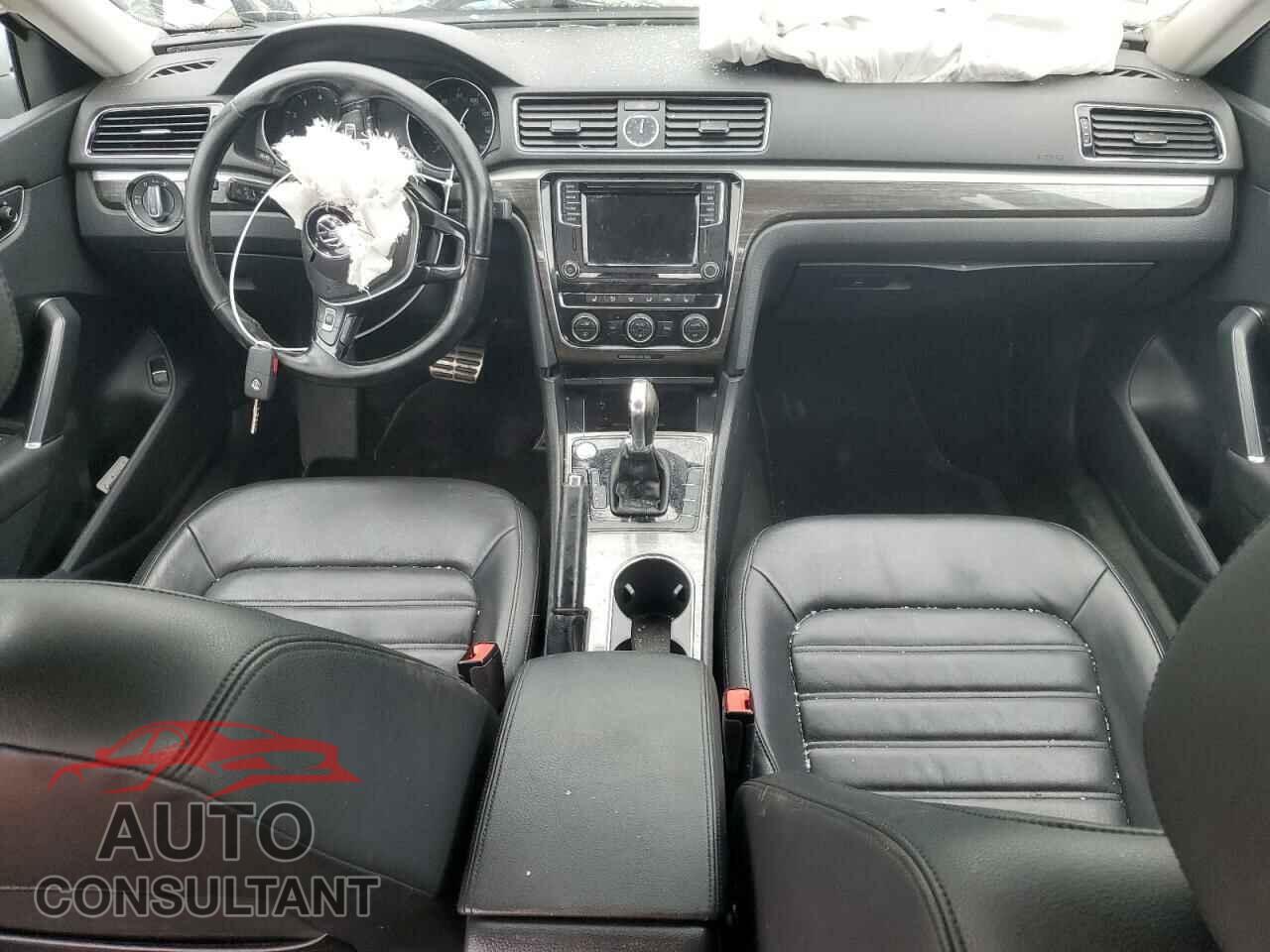 VOLKSWAGEN PASSAT 2017 - 1VWCT7A38HC062601