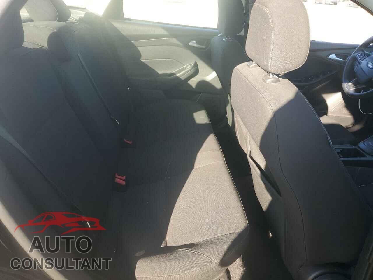 FORD FOCUS 2018 - 1FADP3F21JL288026