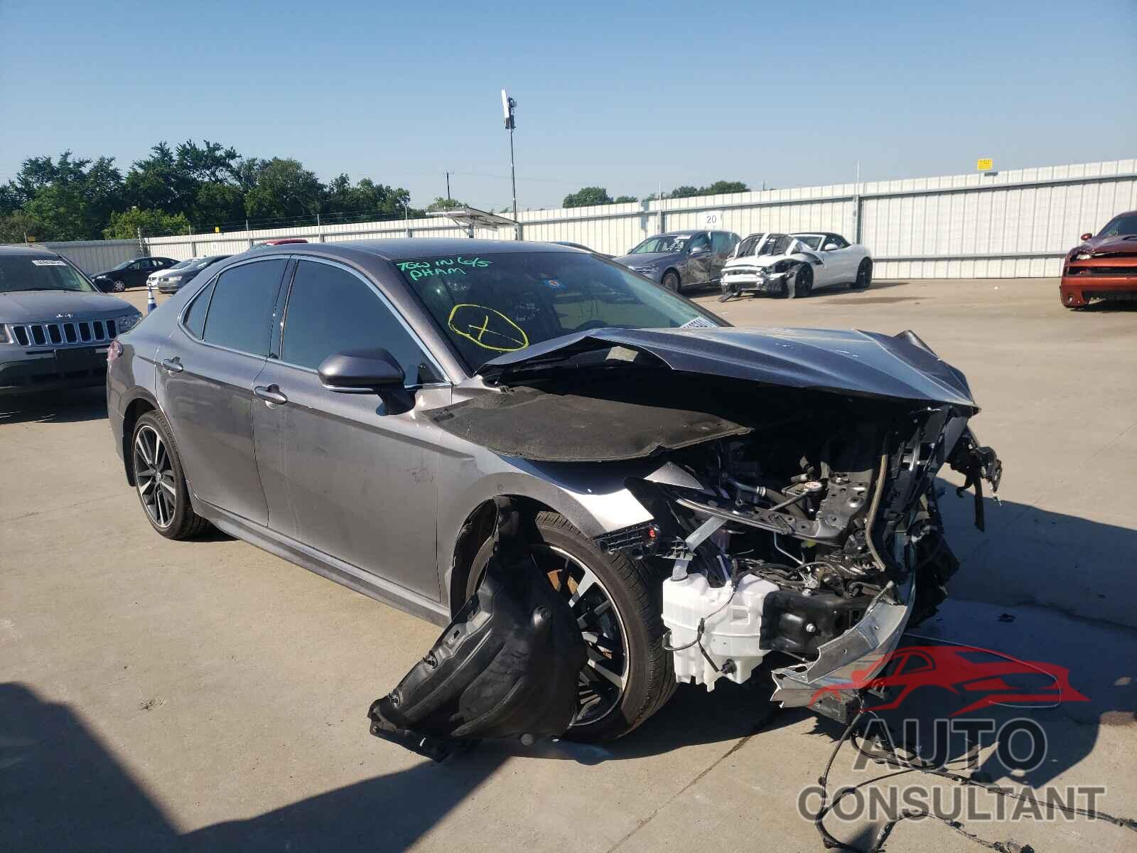 TOYOTA CAMRY 2018 - 4T1B61HK4JU058203