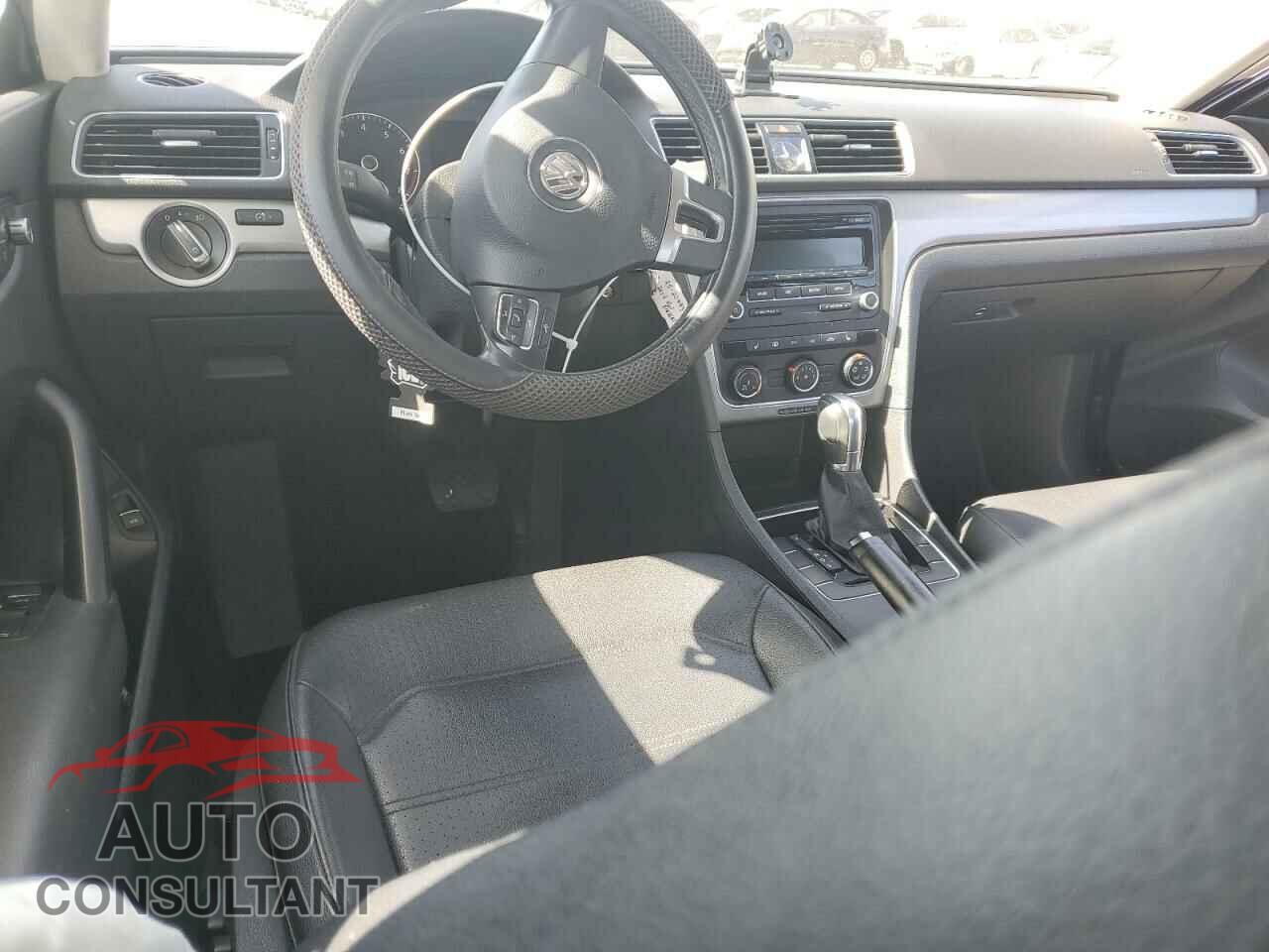 VOLKSWAGEN PASSAT 2014 - 1VWAT7A37EC036140