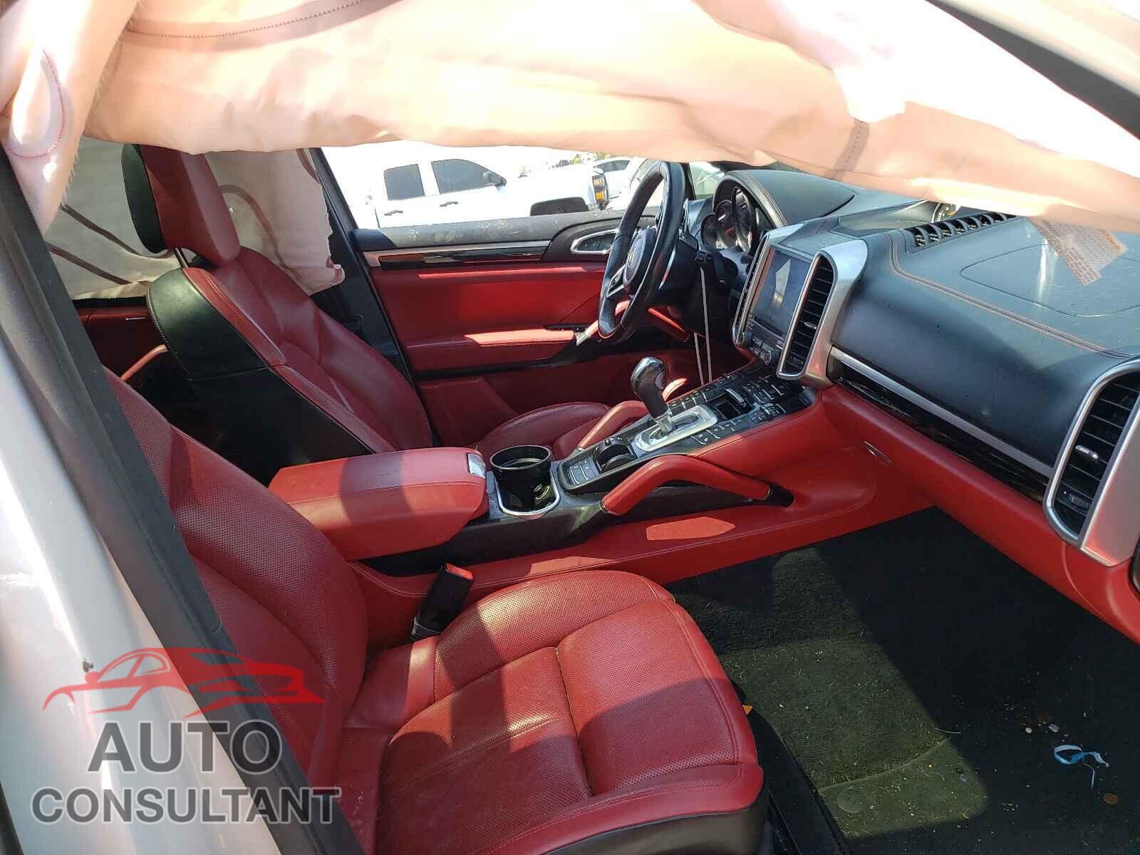 PORSCHE CAYENNE 2017 - WP1AA2A21HKA86382