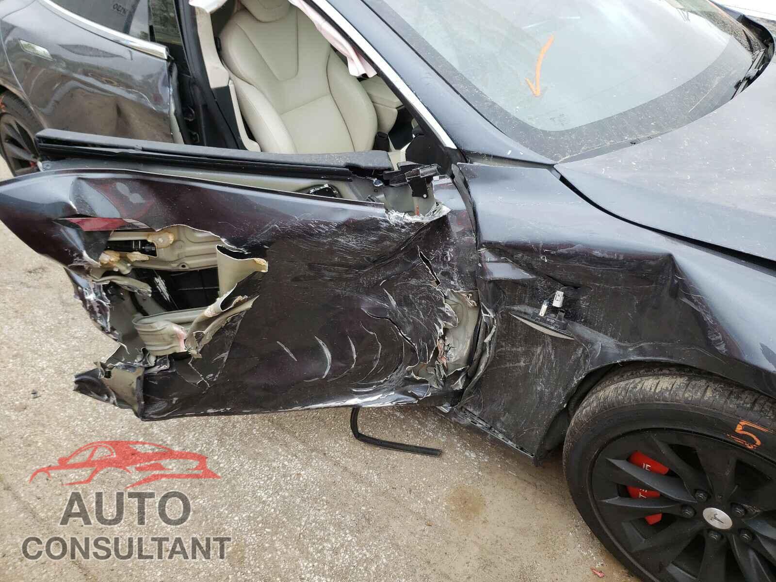 TESLA MODEL S 2017 - 5YJSA1E25HF217143