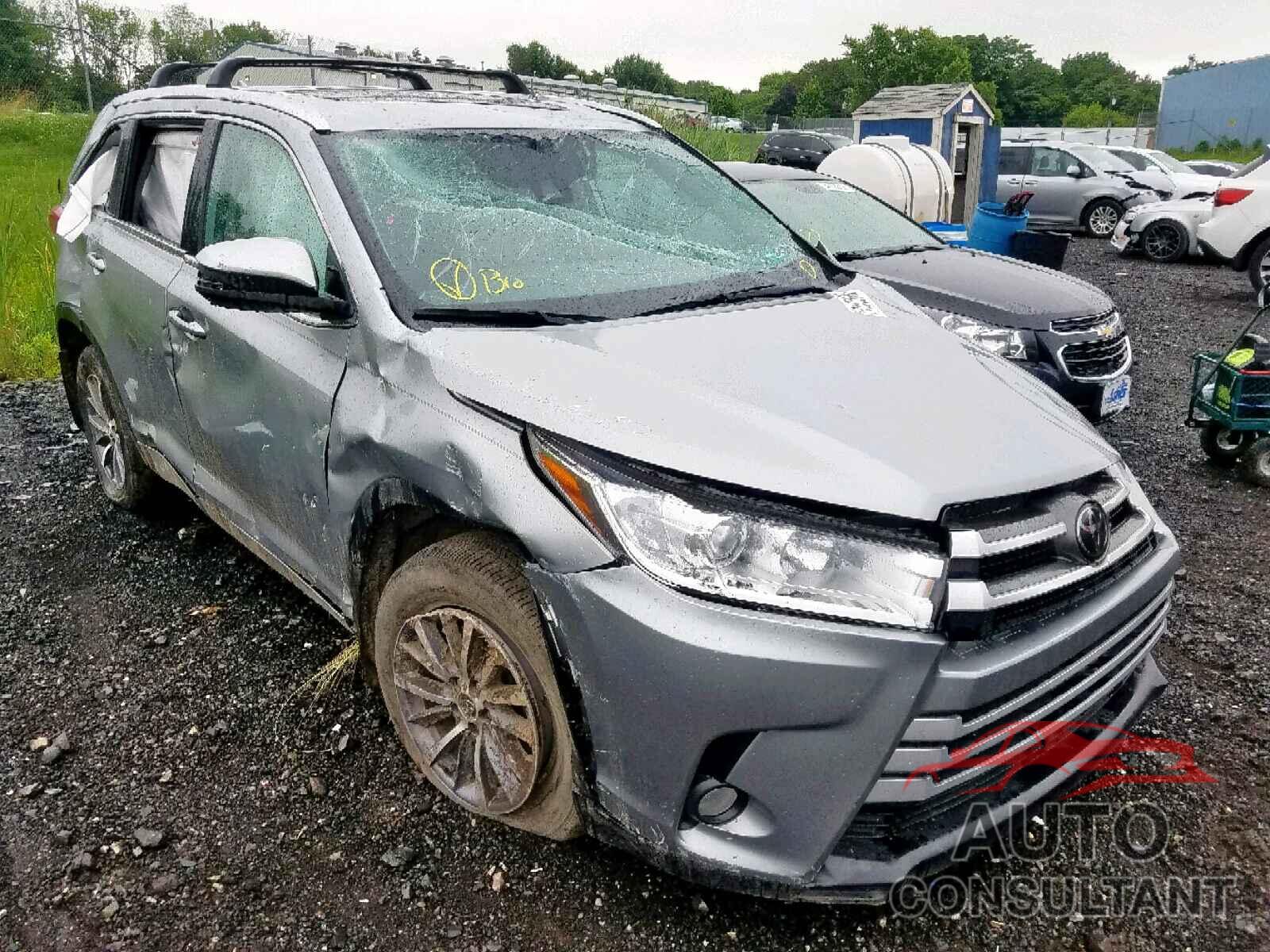 TOYOTA HIGHLANDER 2018 - 5TDJZRFH0JS541558