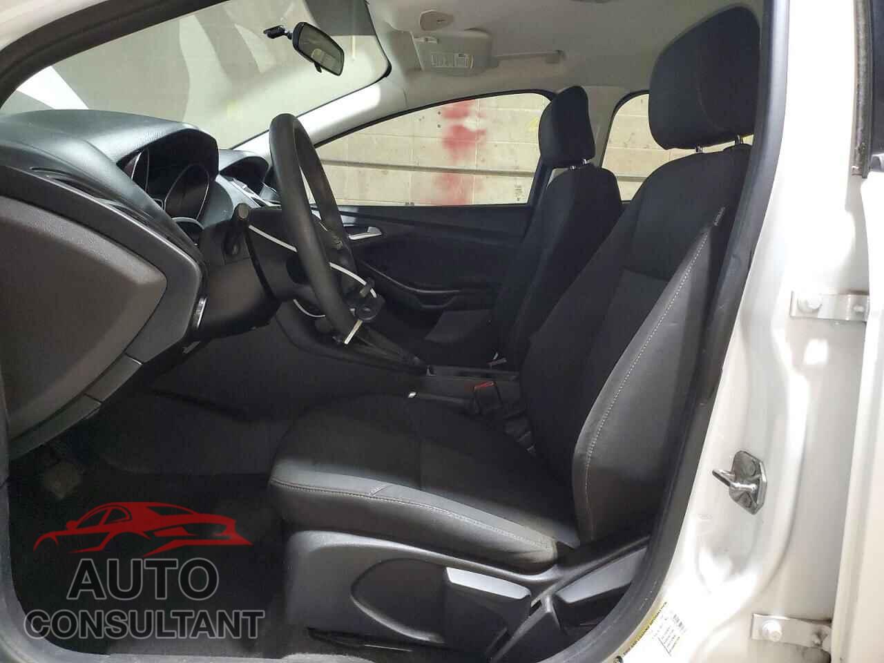 FORD FOCUS 2015 - 1FADP3K27FL223128