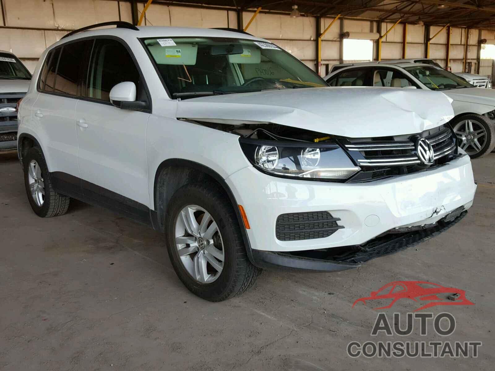 VOLKSWAGEN TIGUAN S 2015 - WVGAV7AX0FW614574