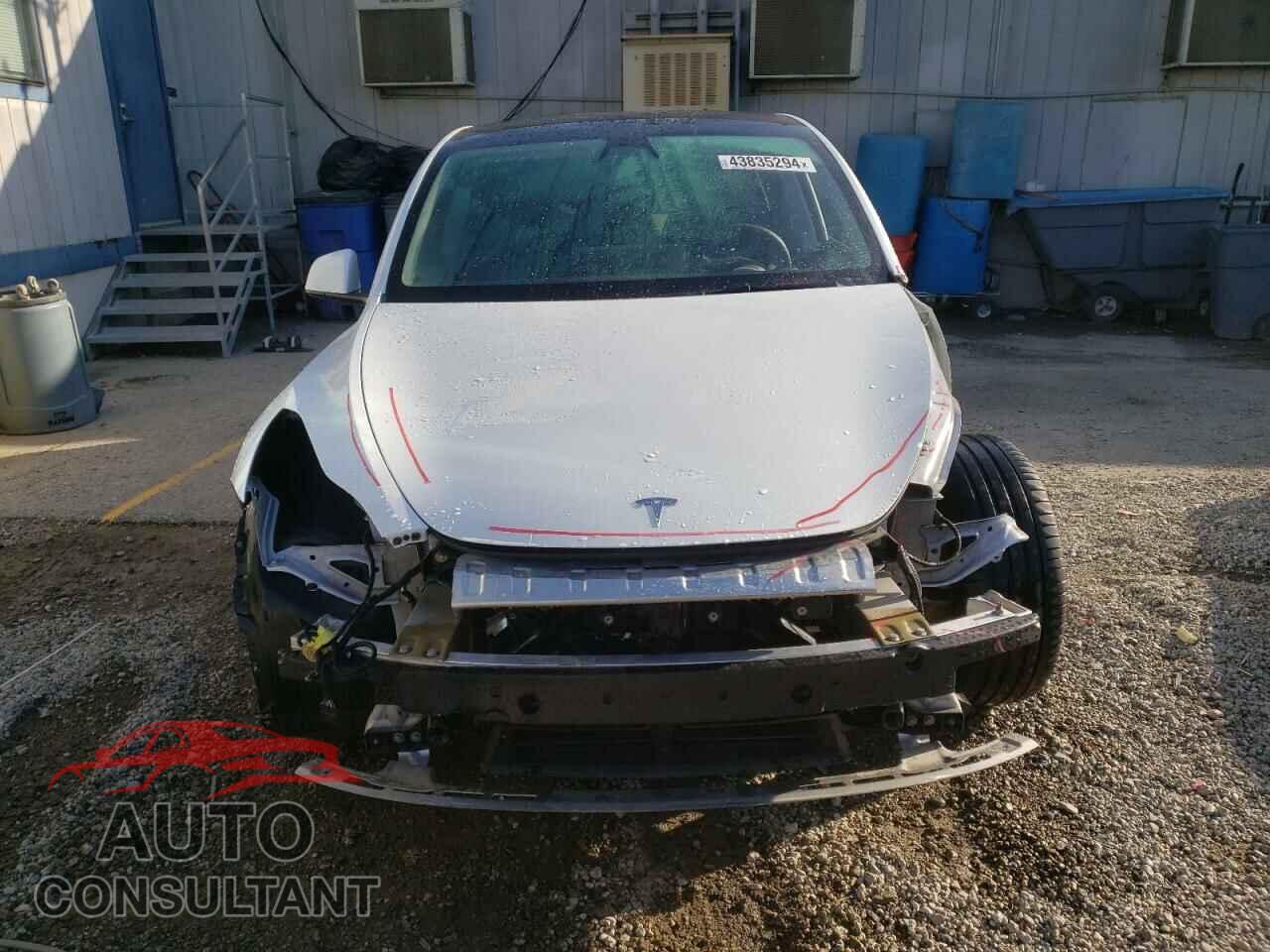 TESLA MODEL Y 2021 - 5YJYGDEF1MF276844
