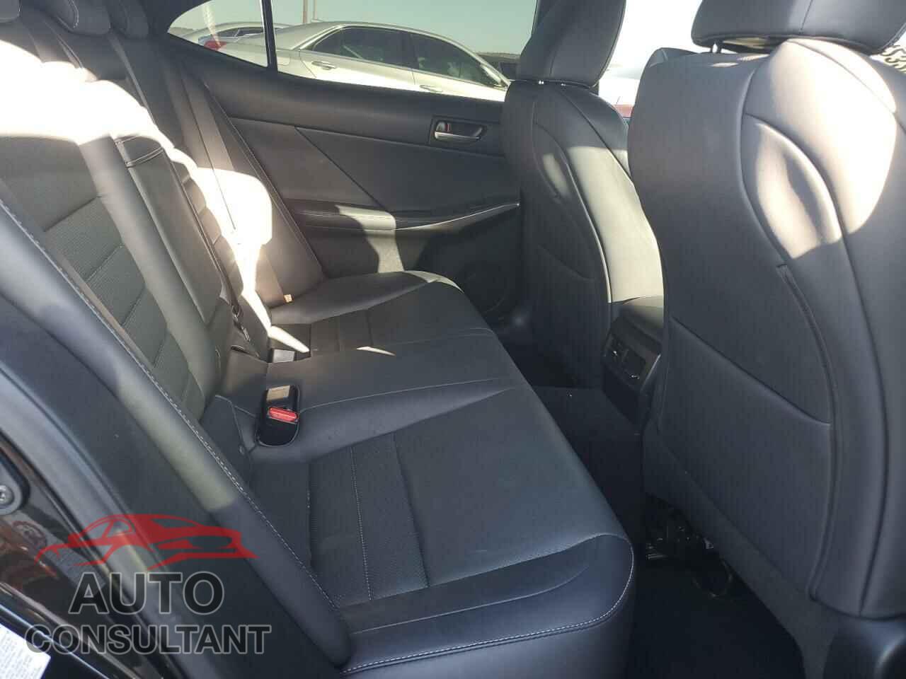 LEXUS IS 2018 - JTHBA1D27J5077832