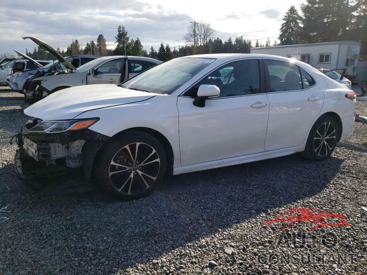 TOYOTA CAMRY 2018 - 4T1B11HK0JU639258