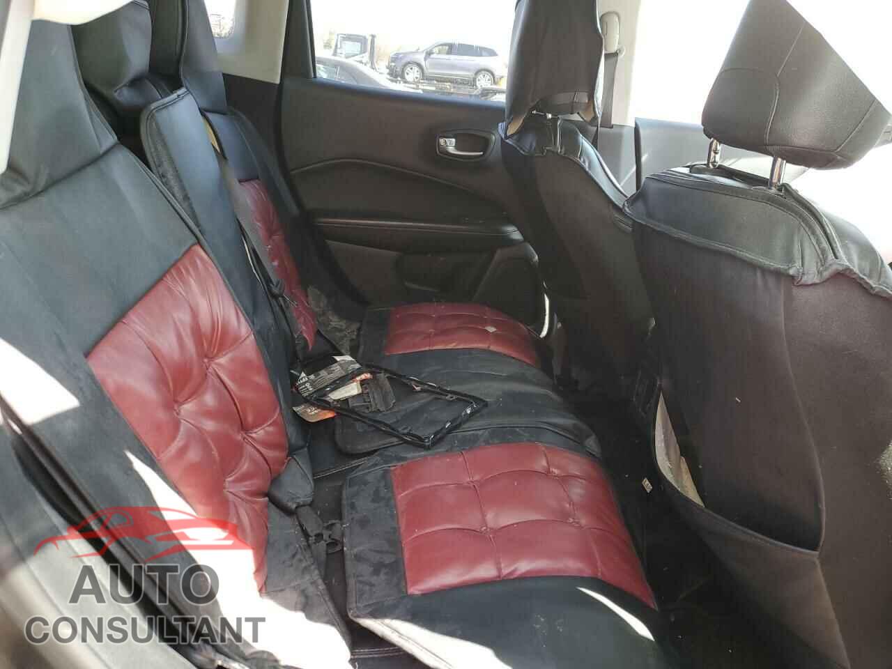 JEEP COMPASS 2018 - 3C4NJDBB5JT100205