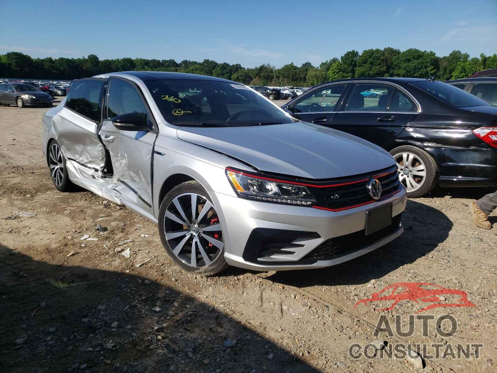VOLKSWAGEN PASSAT 2018 - 1VWJM7A39JC032954