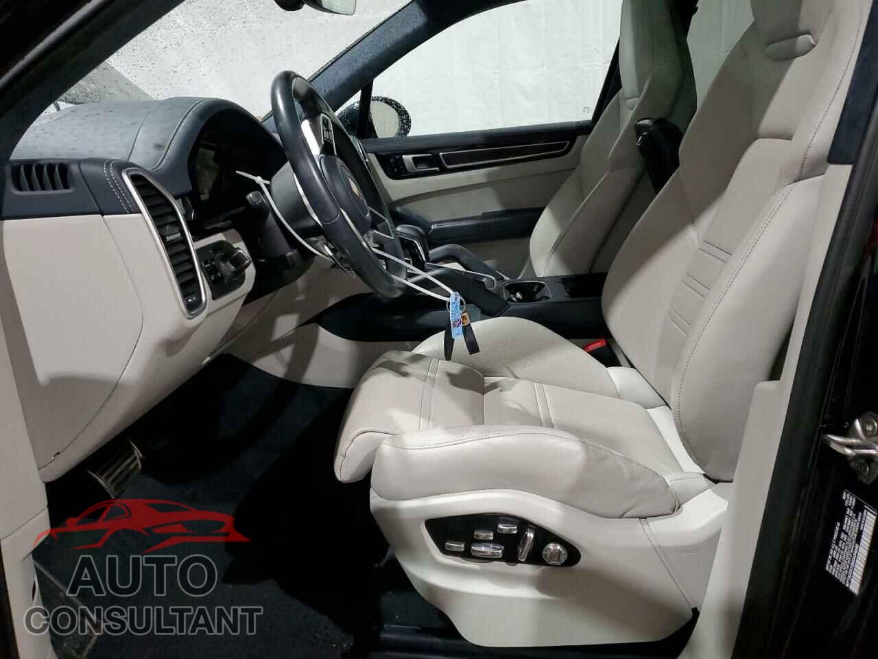 PORSCHE CAYENNE 2021 - WP1AG2AY0MDA34680