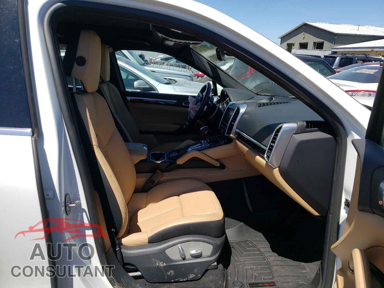 PORSCHE CAYENNE 2016 - WP1AA2A27GKA15413