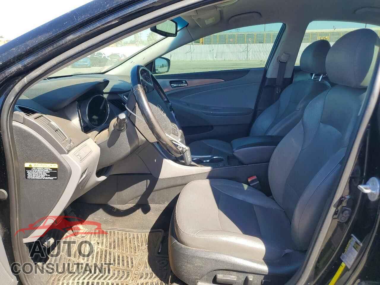 HYUNDAI SONATA 2013 - KMHEC4A42DA079737