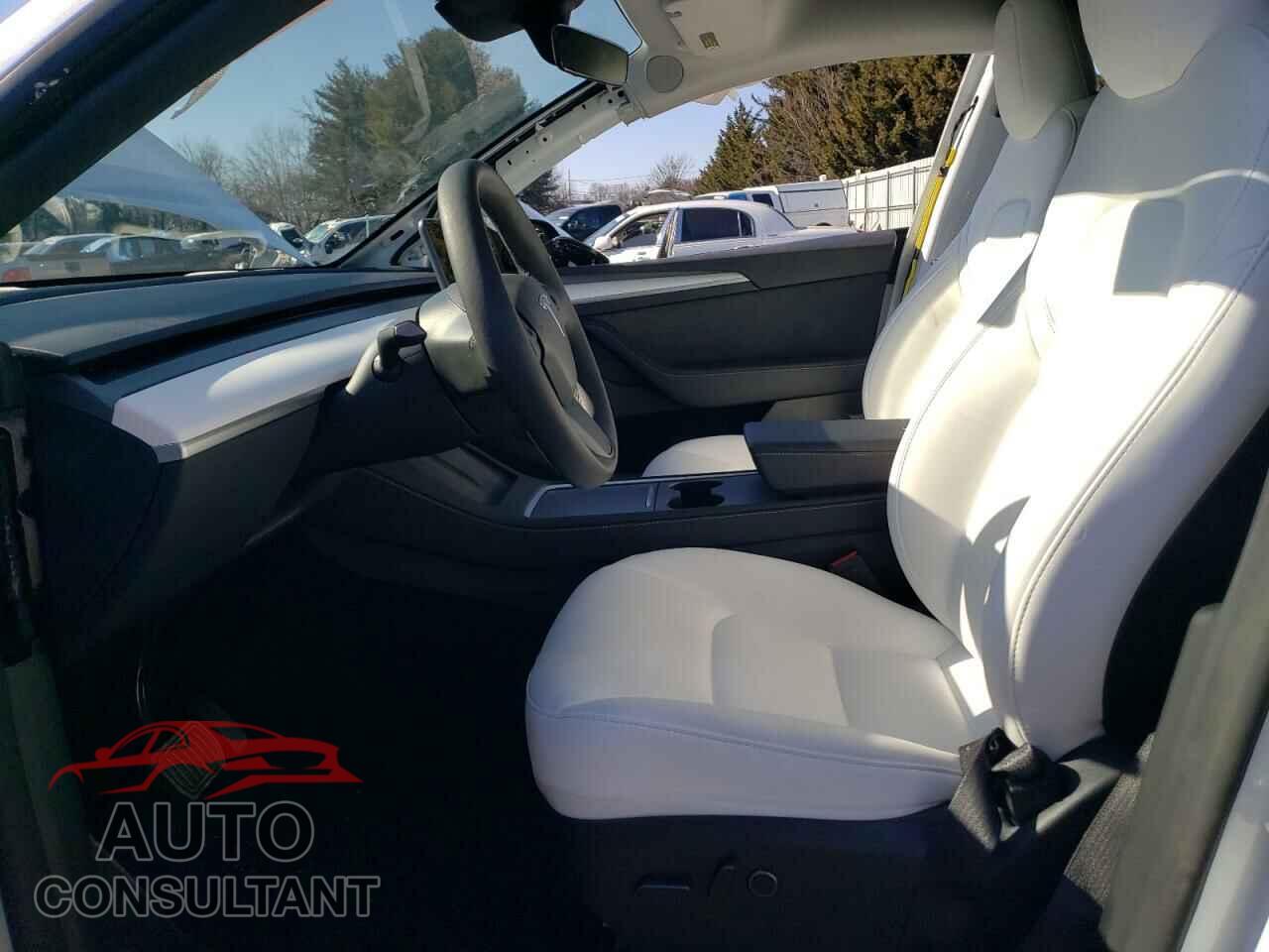 TESLA MODEL Y 2024 - 7SAYGAEE5RF064240