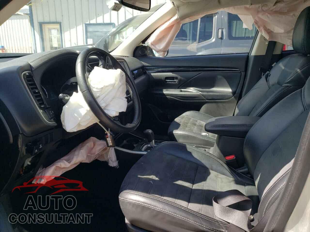MITSUBISHI OUTLANDER 2020 - JA4AD3A32LZ009196