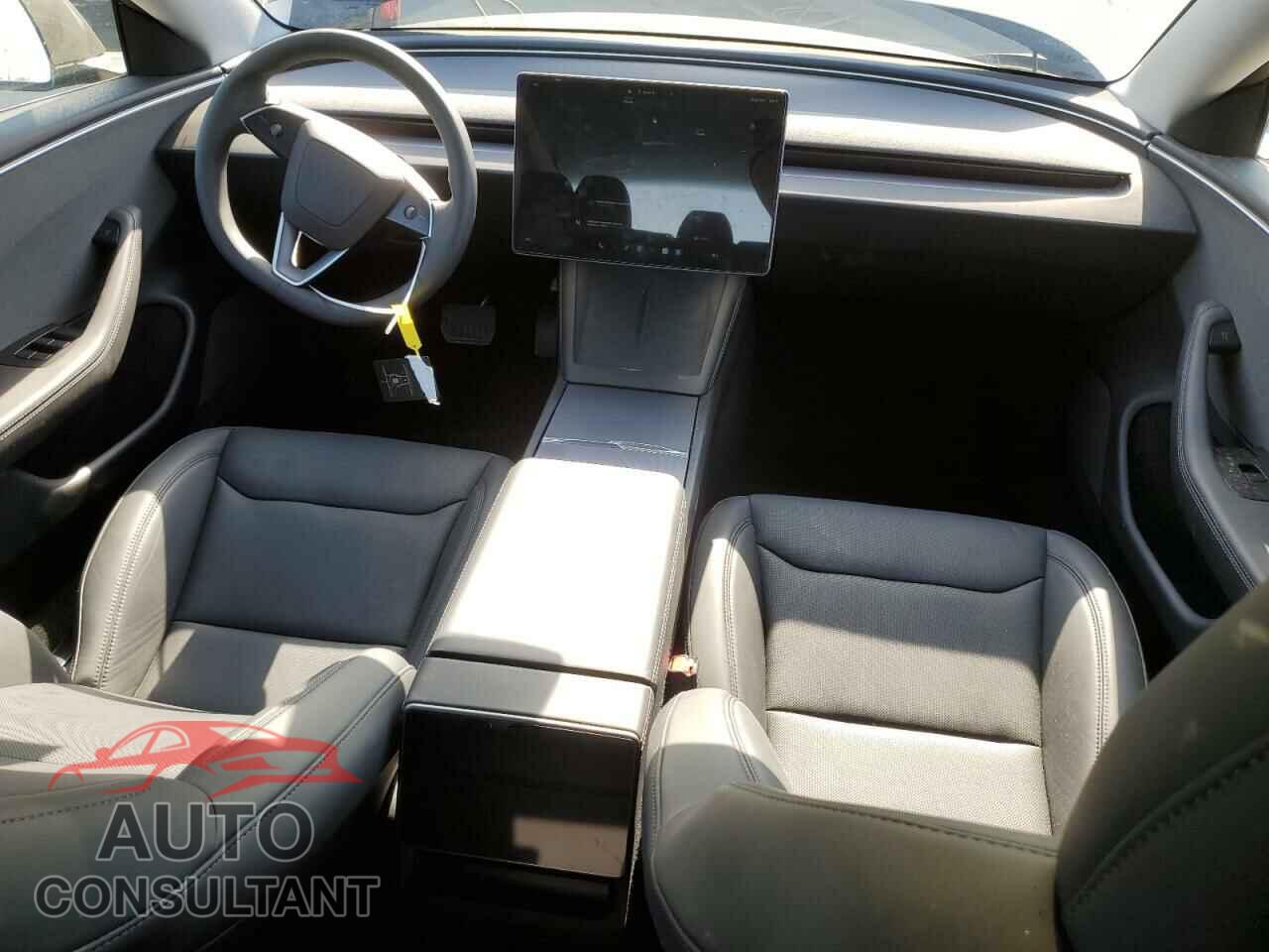 TESLA MODEL 3 2025 - 5YJ3E1EA0SF902836