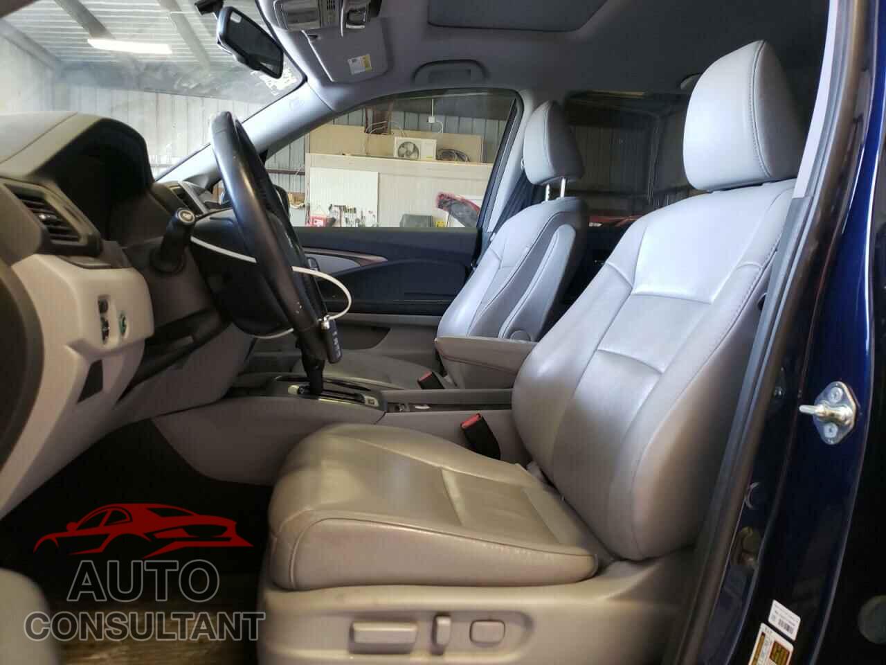 HONDA PILOT 2017 - 5FNYF6H58HB040389