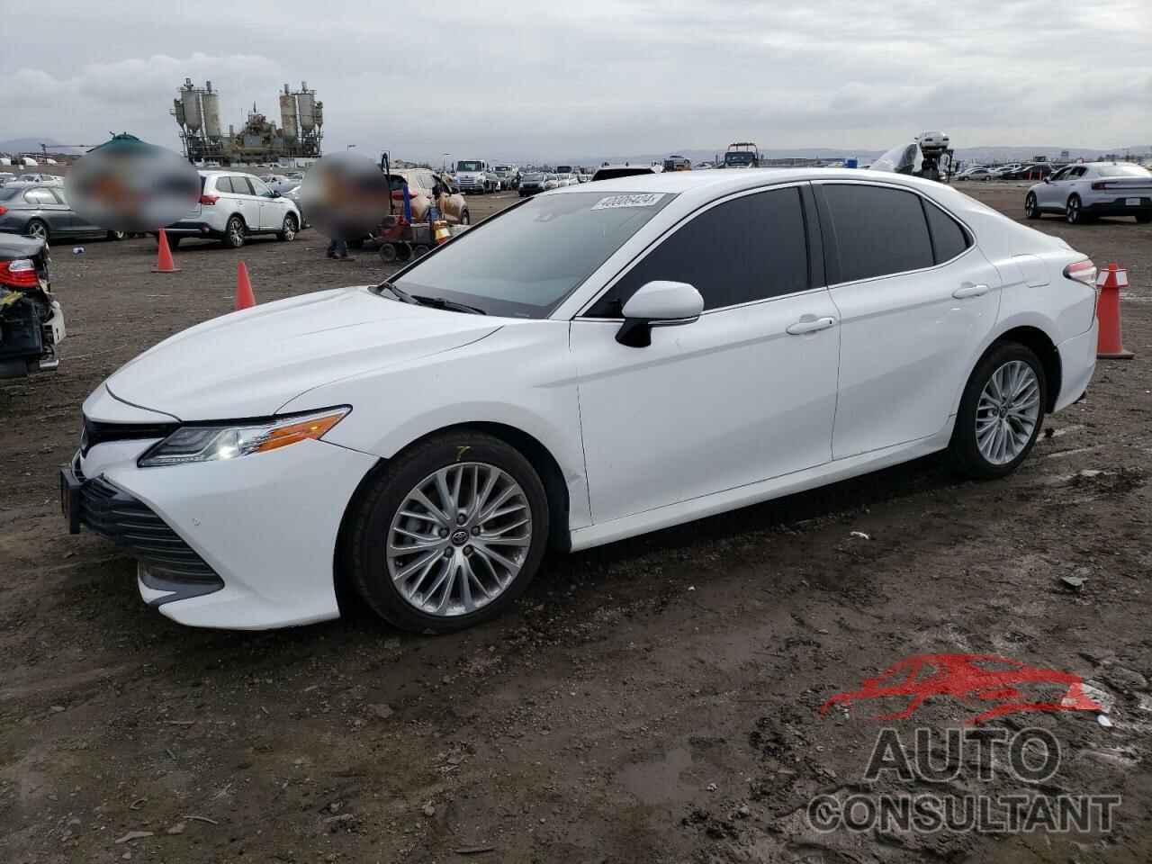 TOYOTA CAMRY 2018 - 4T1B11HK4JU523772