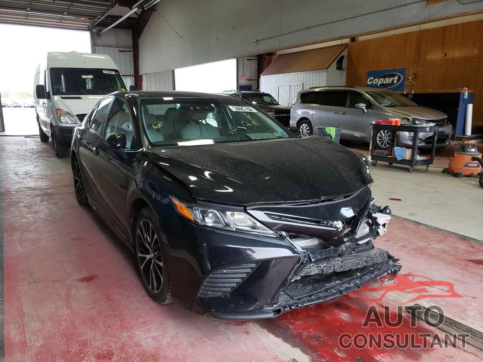 TOYOTA CAMRY 2018 - 4T1B11HK0JU068970