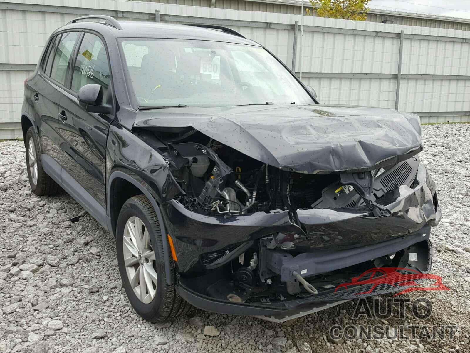 VOLKSWAGEN TIGUAN S 2017 - WVGBV7AX7HK049819