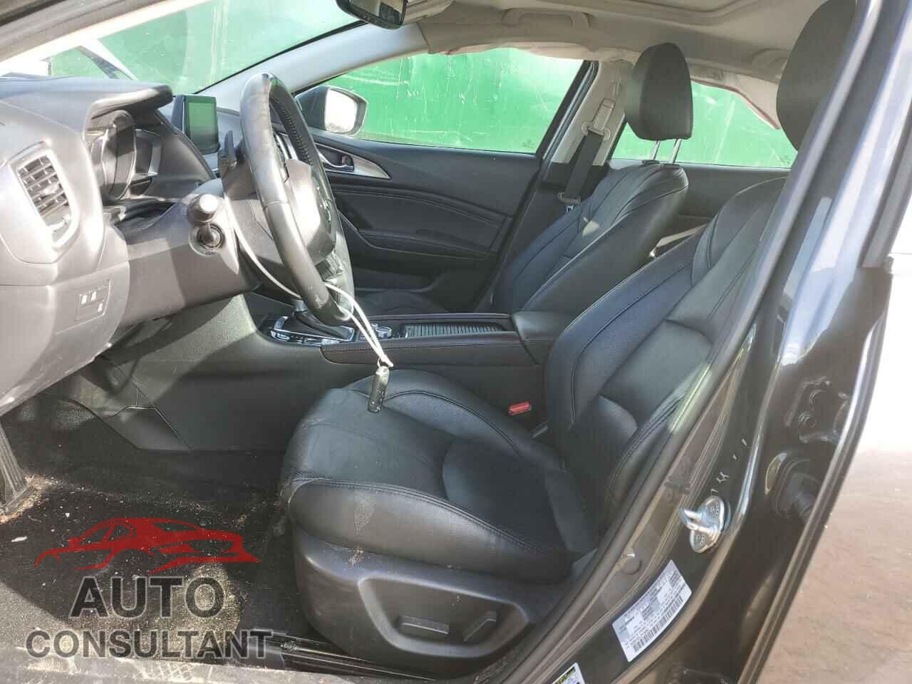 MAZDA 3 2018 - 3MZBN1M3XJM194942