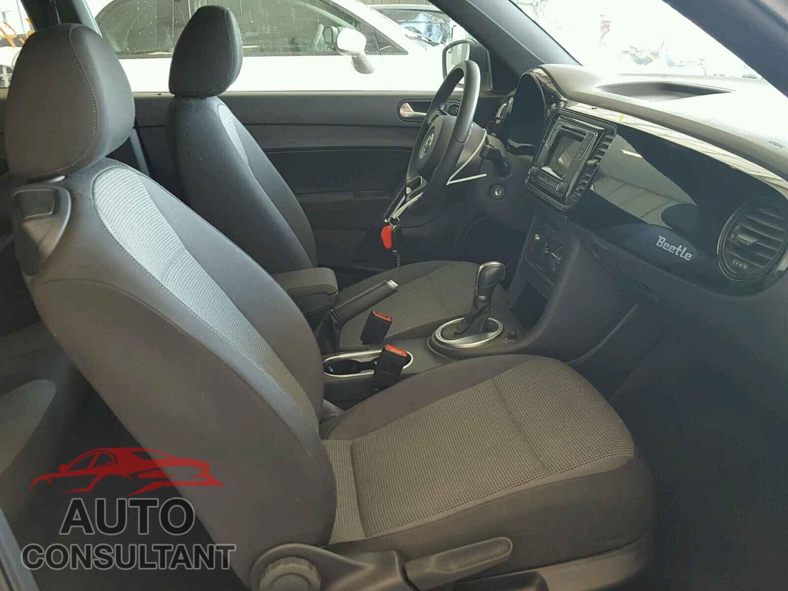 VOLKSWAGEN BEETLE 2017 - 3VWF17AT2HM603935