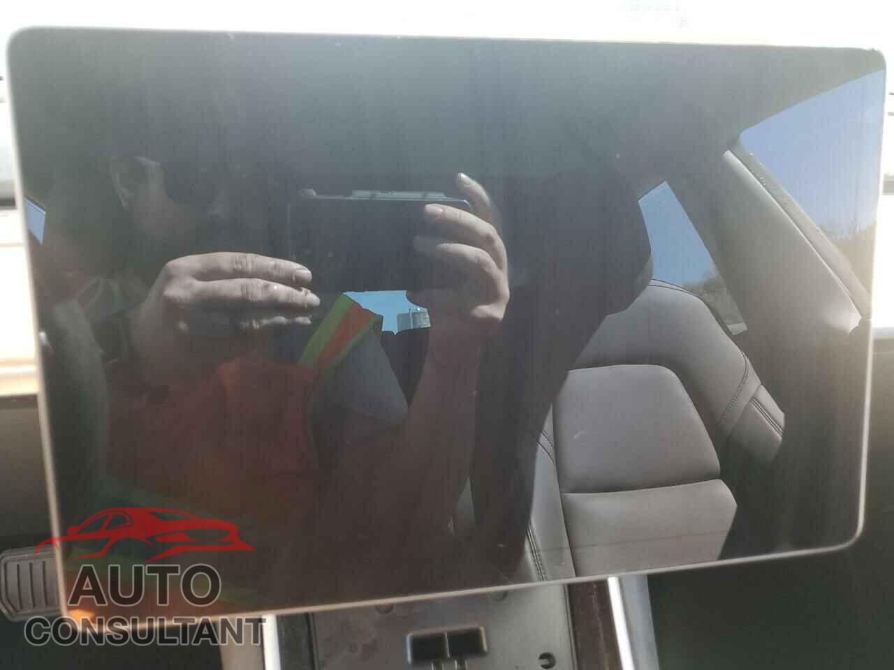 TESLA MODEL 3 2018 - 5YJ3E1EB9JF120915