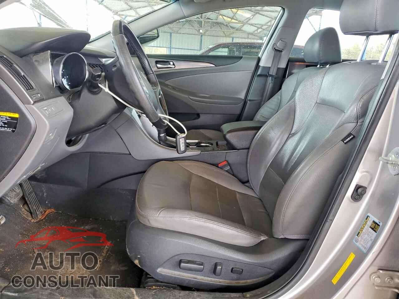 HYUNDAI SONATA 2012 - KMHEC4A41CA041639