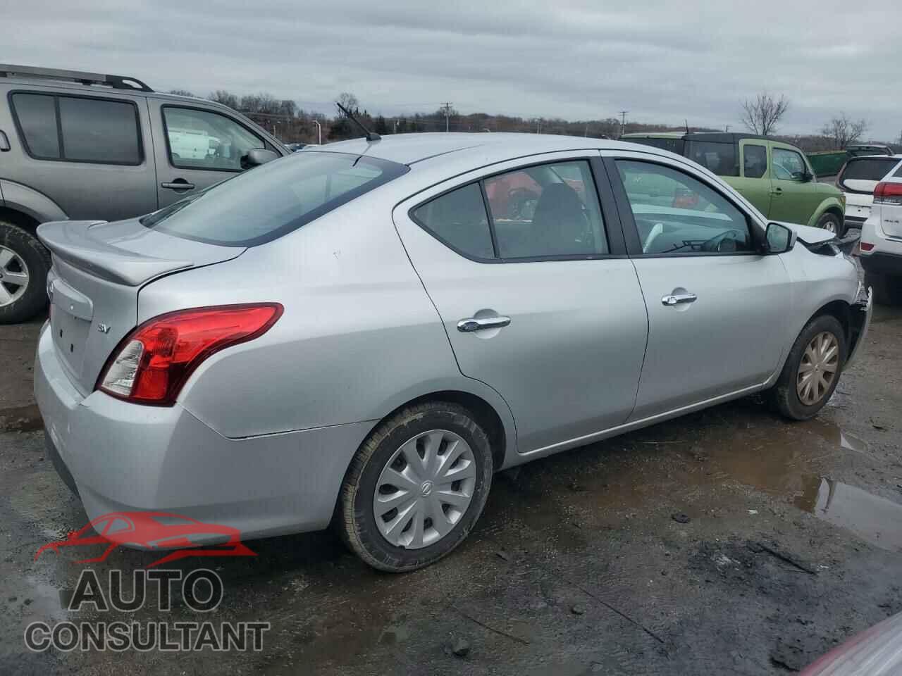 NISSAN VERSA 2019 - 3N1CN7AP3KL840463