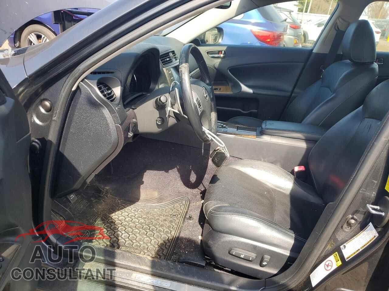 LEXUS IS 2011 - JTHCF5C28B5047352