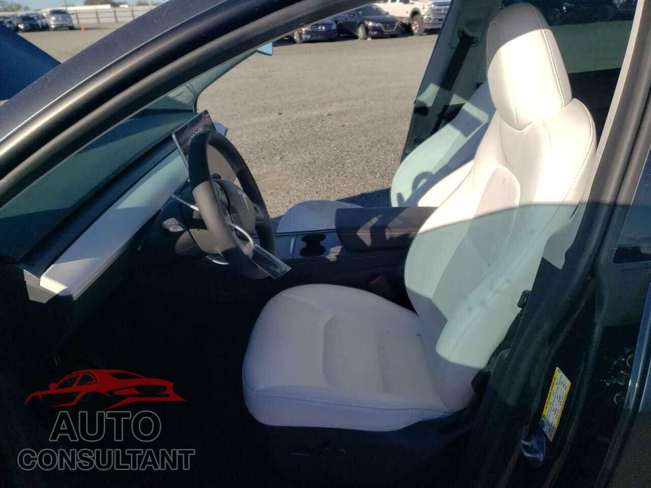 TESLA MODEL Y 2024 - 7SAYGDEE8RF002655