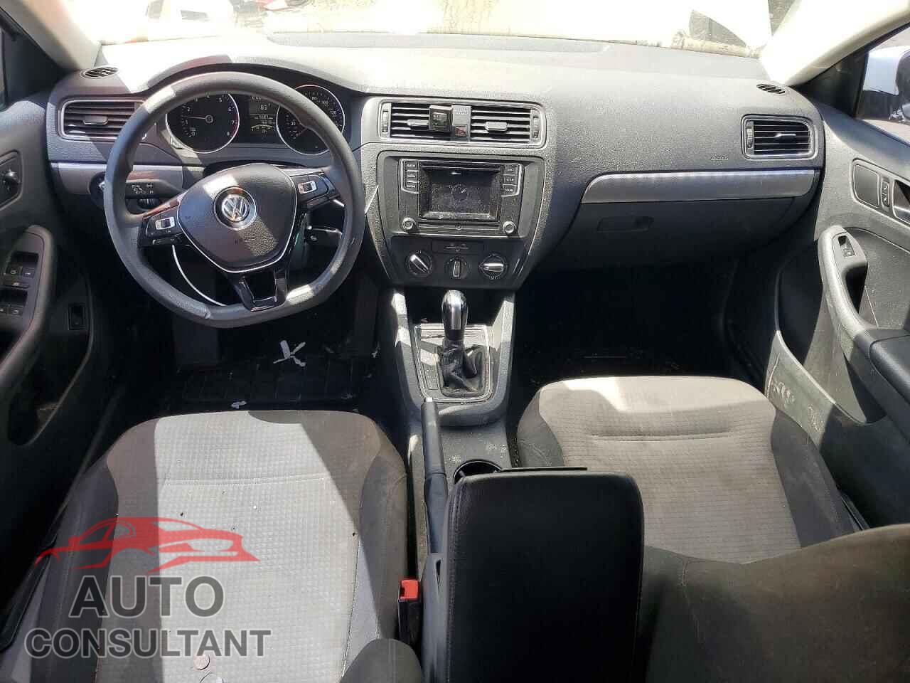 VOLKSWAGEN JETTA 2017 - 3VW2B7AJ5HM370952