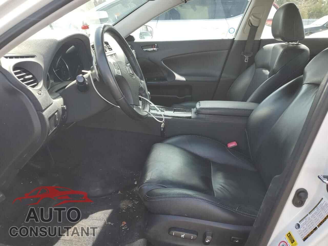 LEXUS IS 2011 - JTHCF5C22B5049419