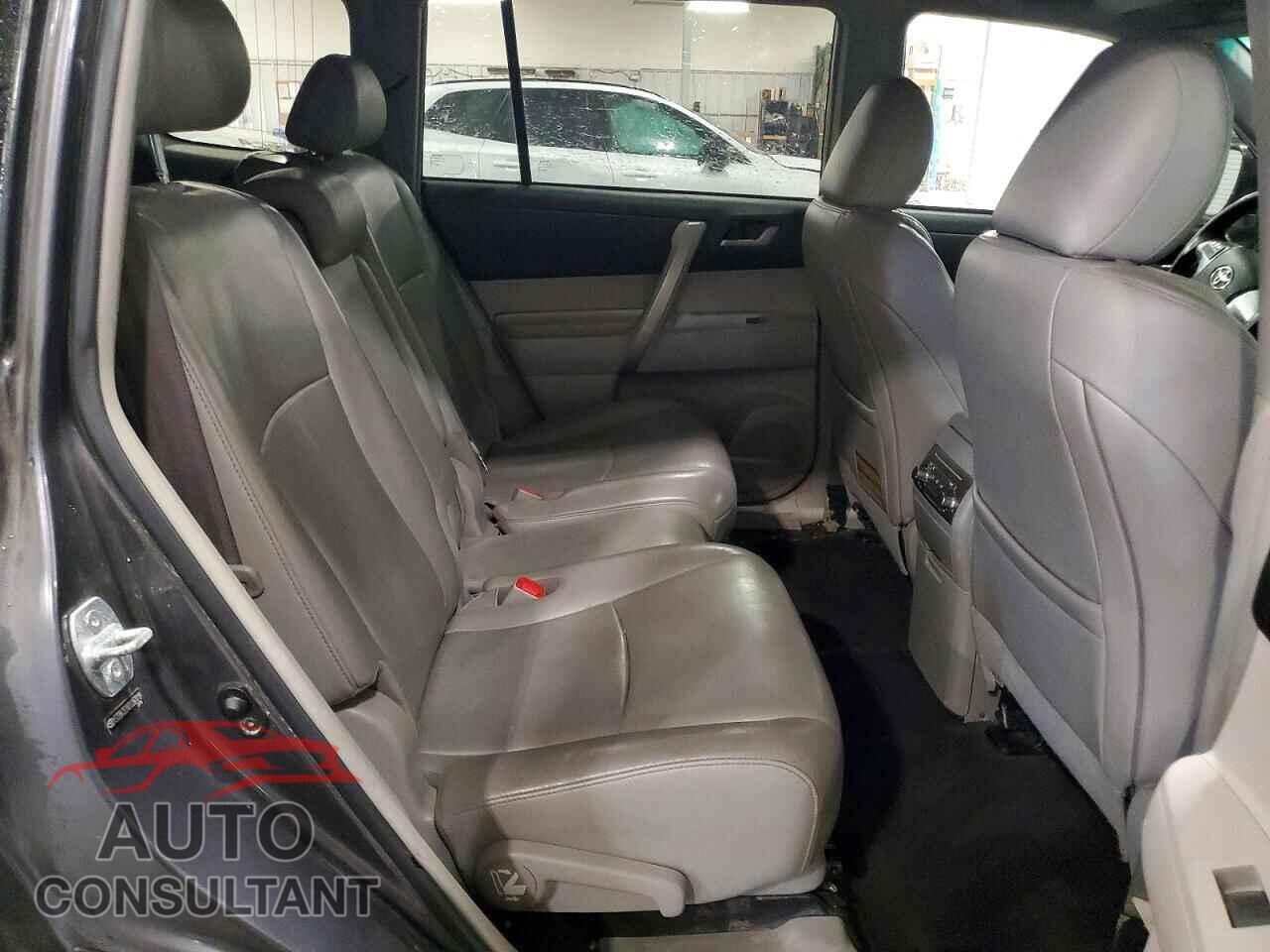 TOYOTA HIGHLANDER 2013 - 5TDBK3EH8DS267019