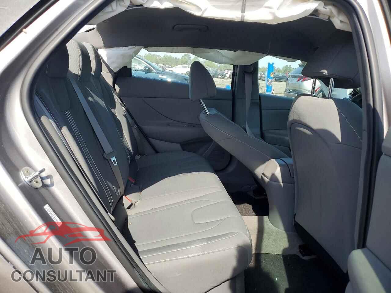 HYUNDAI ELANTRA 2023 - KMHLM4AJXPU044912