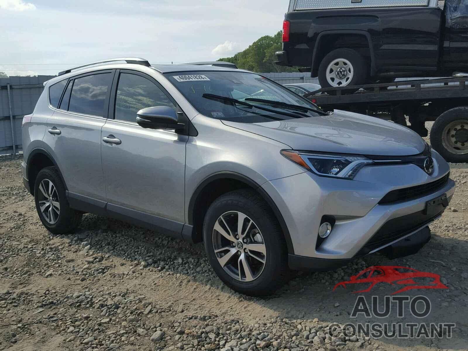 TOYOTA RAV4 XLE 2018 - JTMRFREV0JJ203447