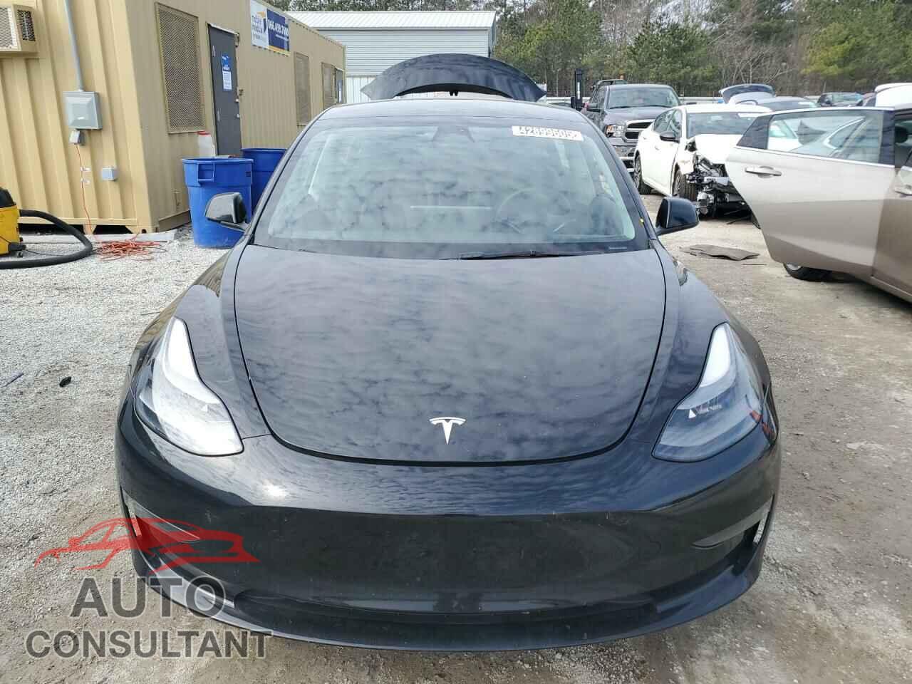 TESLA MODEL 3 2023 - 5YJ3E1EA7PF438452