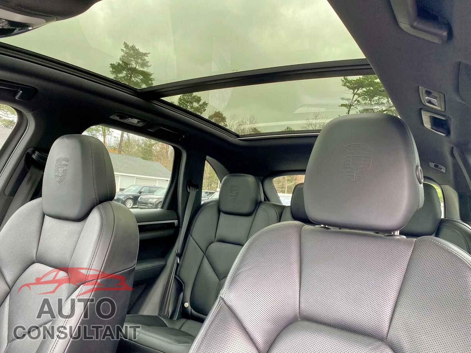 PORSCHE CAYENNE 2017 - WP1AA2A20HKA80377