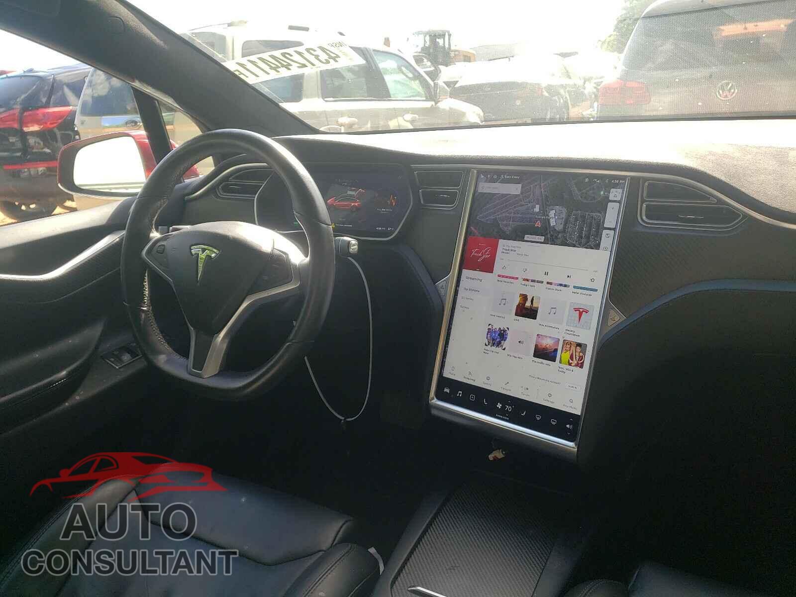 TESLA MODEL X 2017 - 5YJXCBE22HF046115